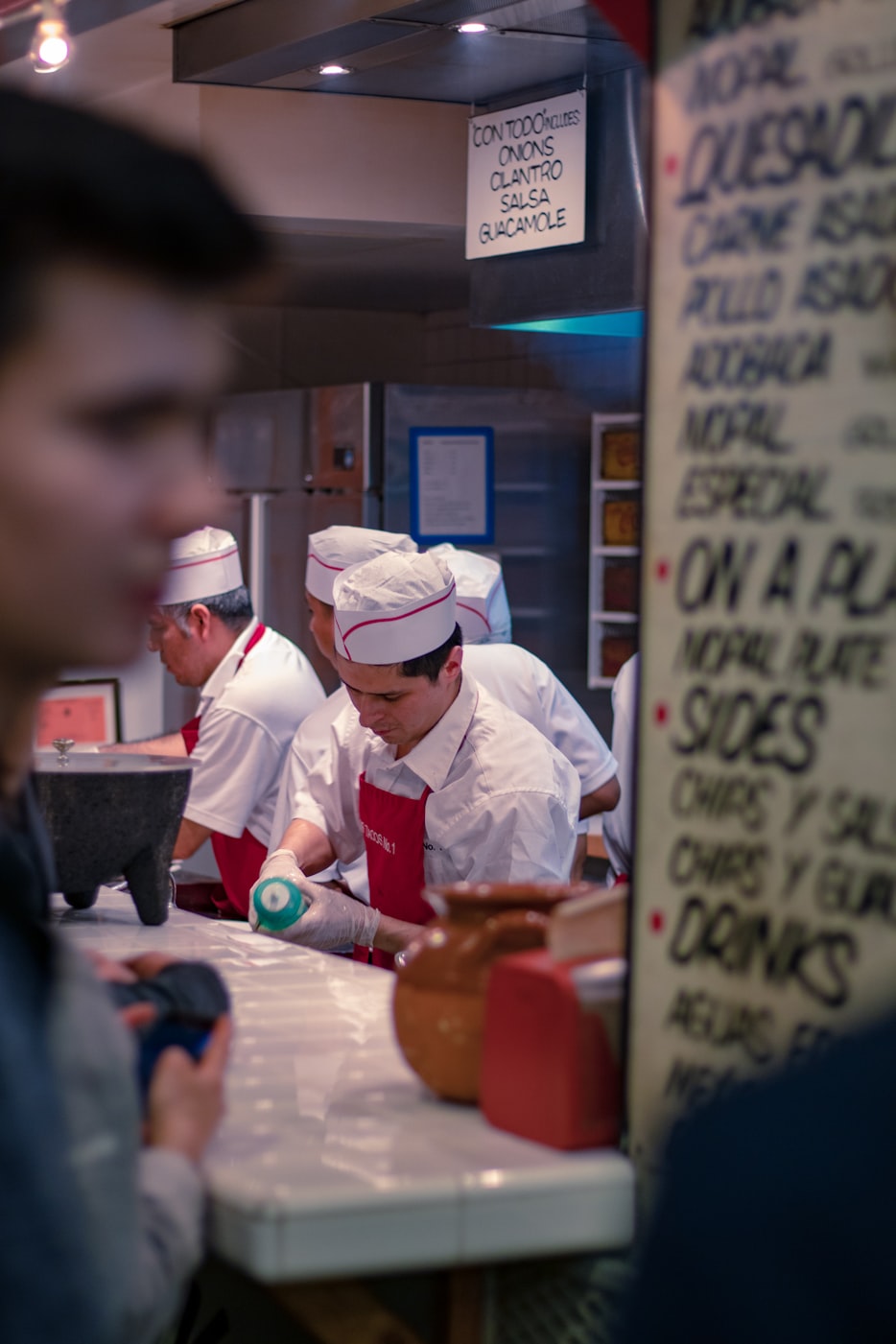 镜头下的城市脉搏，365跑腿工作视频里的温暖与效率